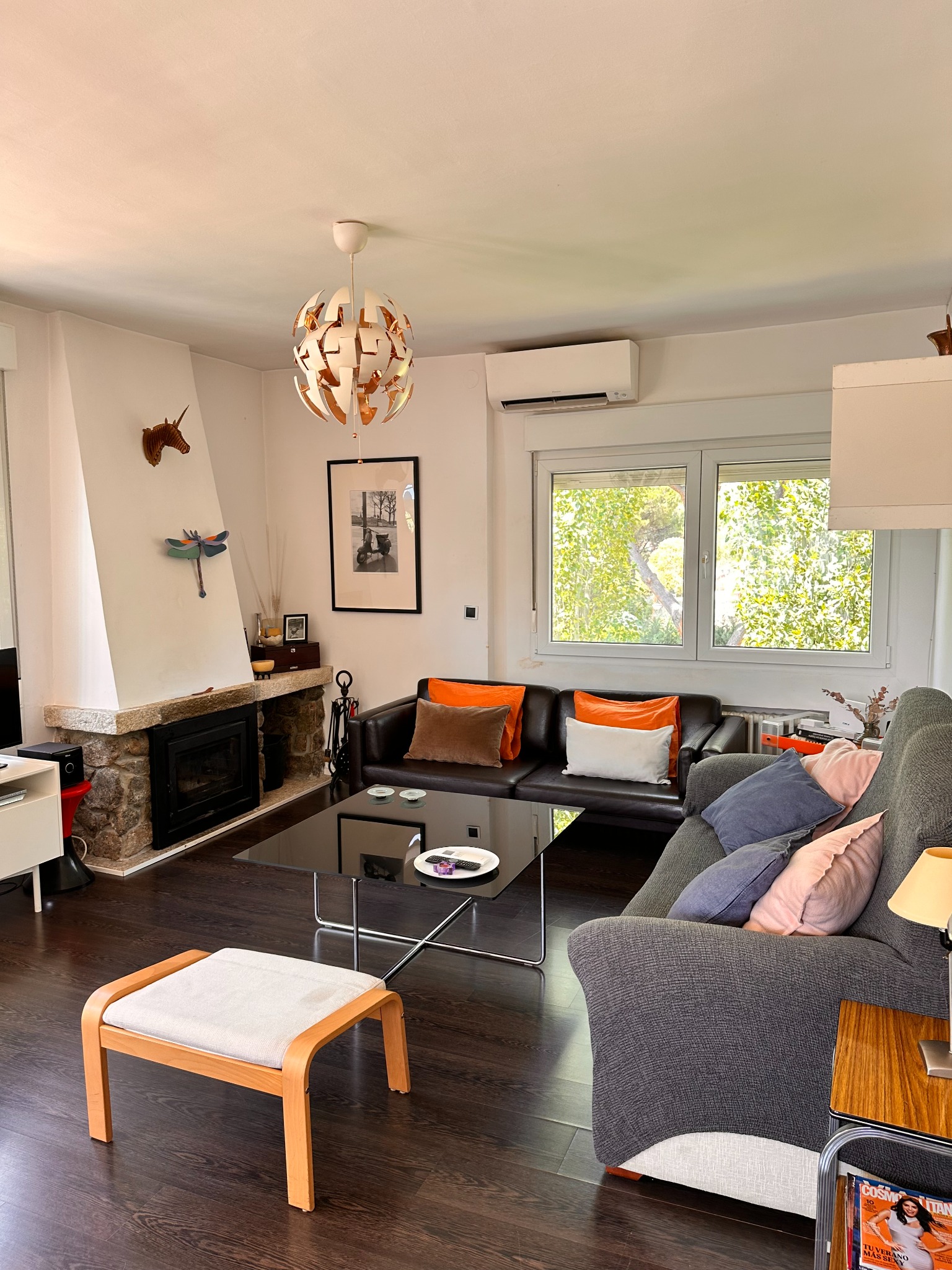 Salón del Apartamento 1 con chimenea